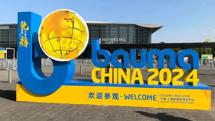 Qiansheng Heavy Industry халықаралық құрылыс машиналары көрмесінде көлік құралдарының соңғы бөлшектерін көрсетеді